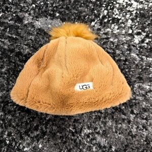 Ugg like new hat boys size 4/6